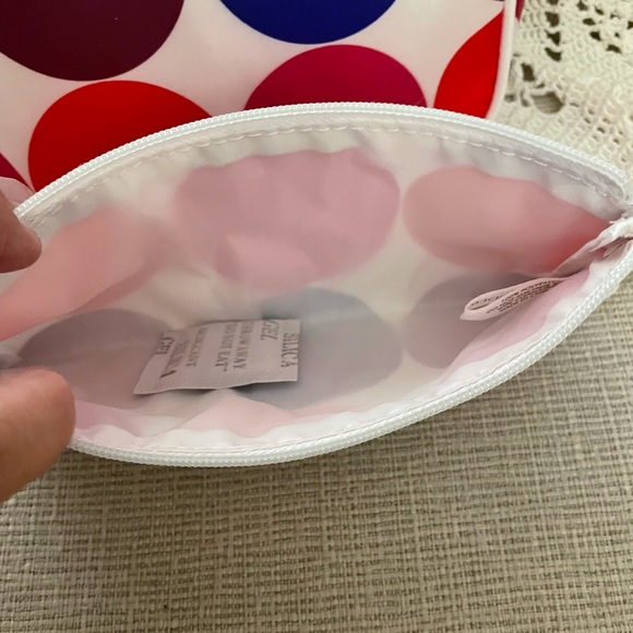 Estée Lauder Two-piece Cosmetic Bags - Picture 5 of 6